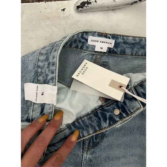 Good American Women's Good Girlfriend Indigo 108 Denim Shorts Size 18 NWT - Picture 3 of 6